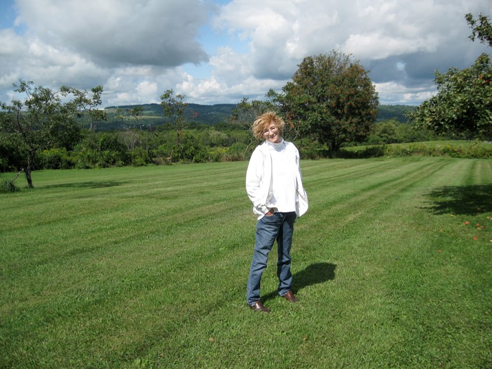 Suzie in Clinton Backyard1a